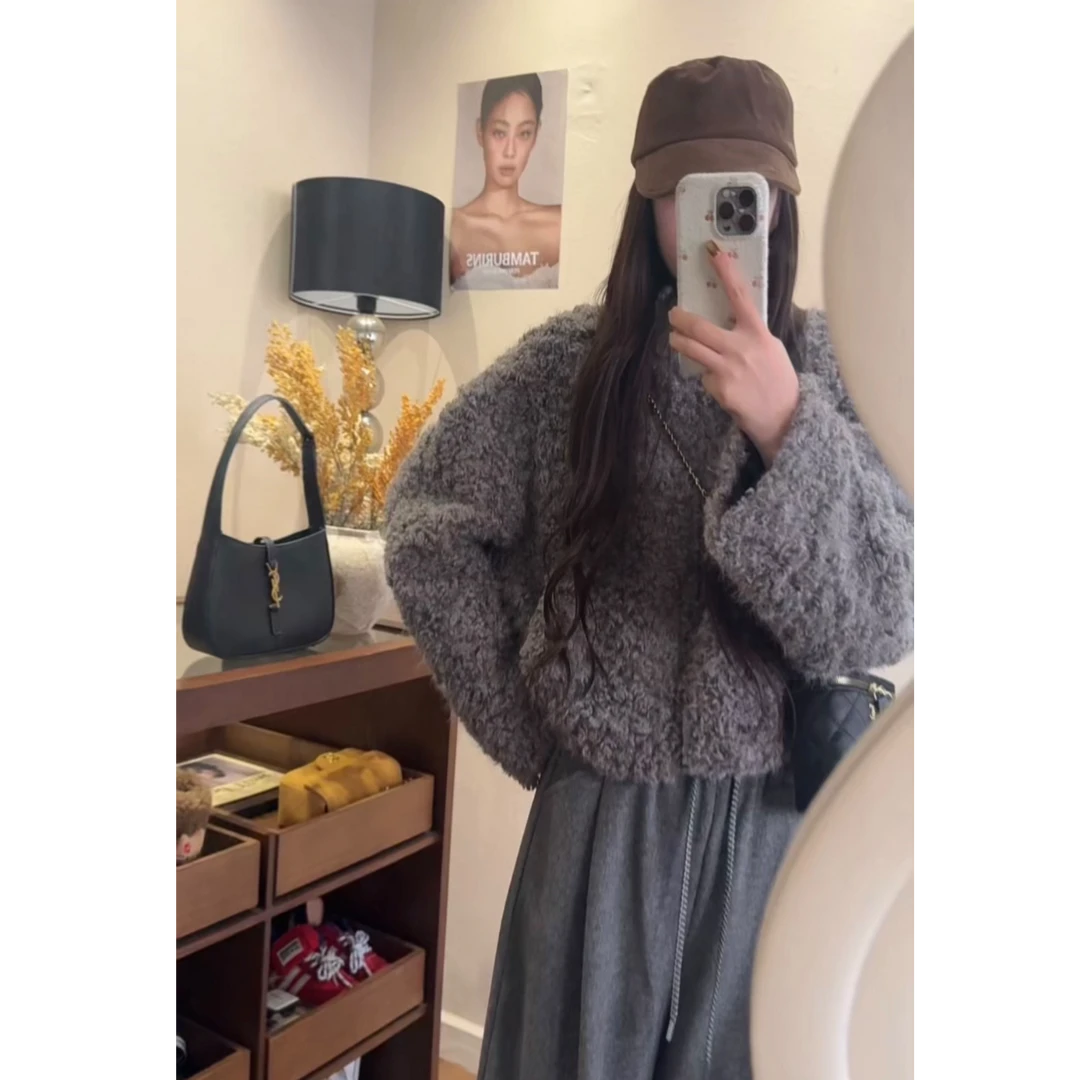 极简灰羊羔毛女冬季新款宽松显瘦皮毛一体短款外套慵懒风