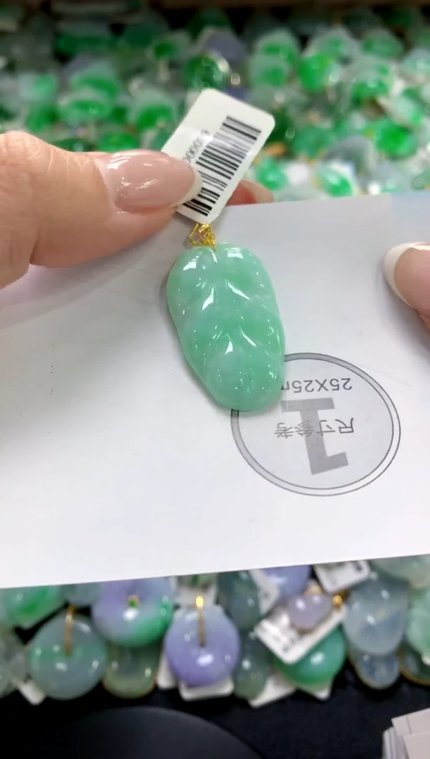 翡翠18K金镶嵌颈饰1111111111111111