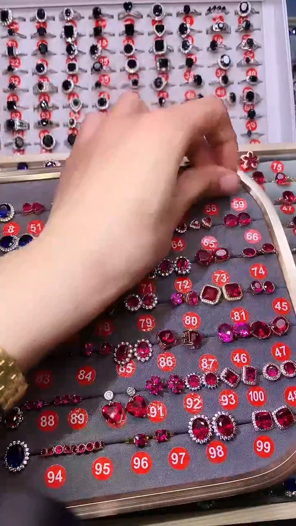 【闪购商品】红宝石耳饰银S925镶嵌1111