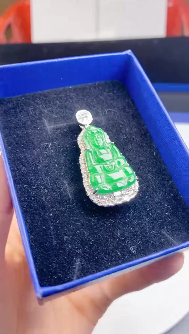 颈饰未镶嵌翡翠