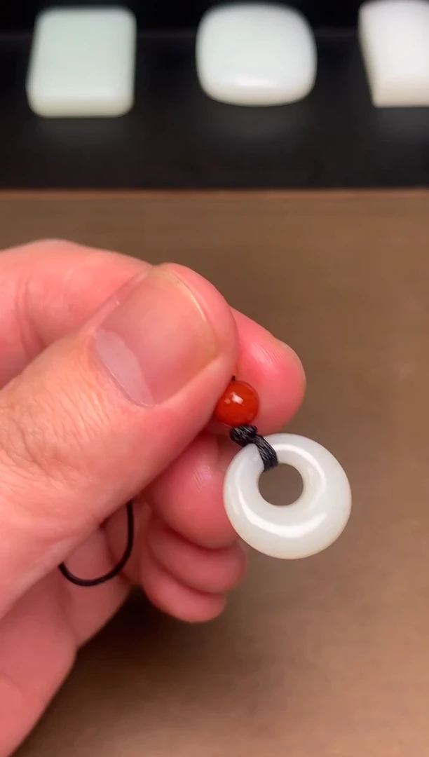 颈饰未镶嵌和田玉1 卡16mm尺寸