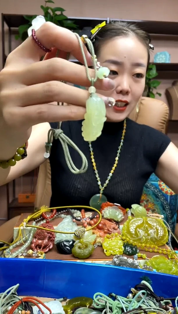 未镶嵌岫玉吊坠·