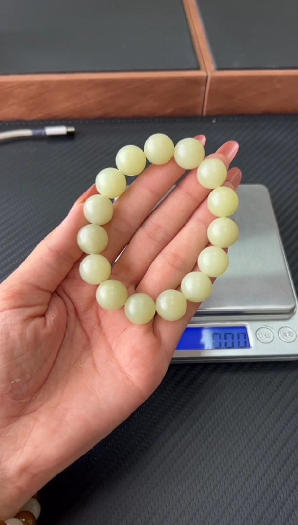 手串未镶嵌和田玉m****?若羌微色差卡14