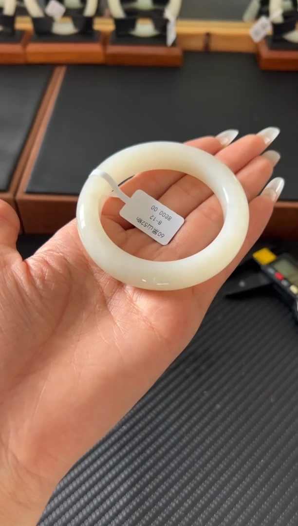 未镶嵌手镯和田玉且末金山微色差52Mh