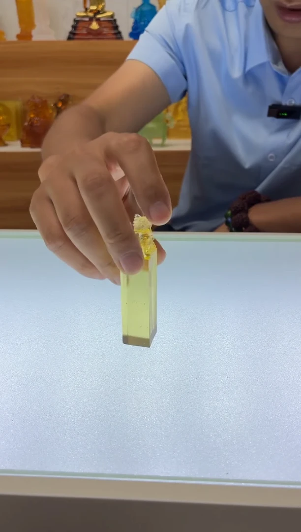 琉璃手工艺品麒麟印章琥珀色