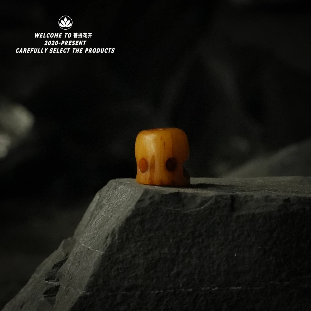 酥油供做旧尸陀林  材质牦牛骨