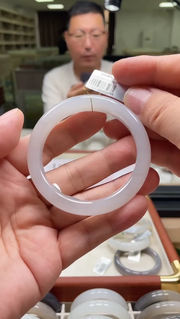 未镶嵌手镯和田玉59-60圈口 1098