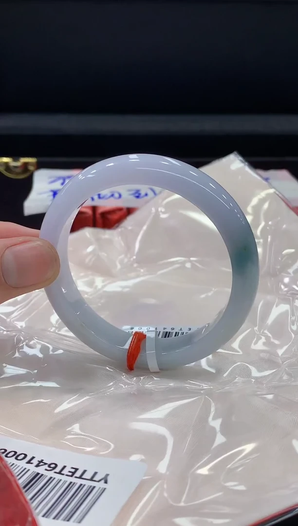 翡翠手镯未镶嵌手镯