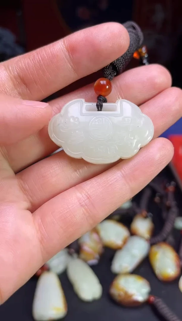 颈饰未镶嵌和田玉1