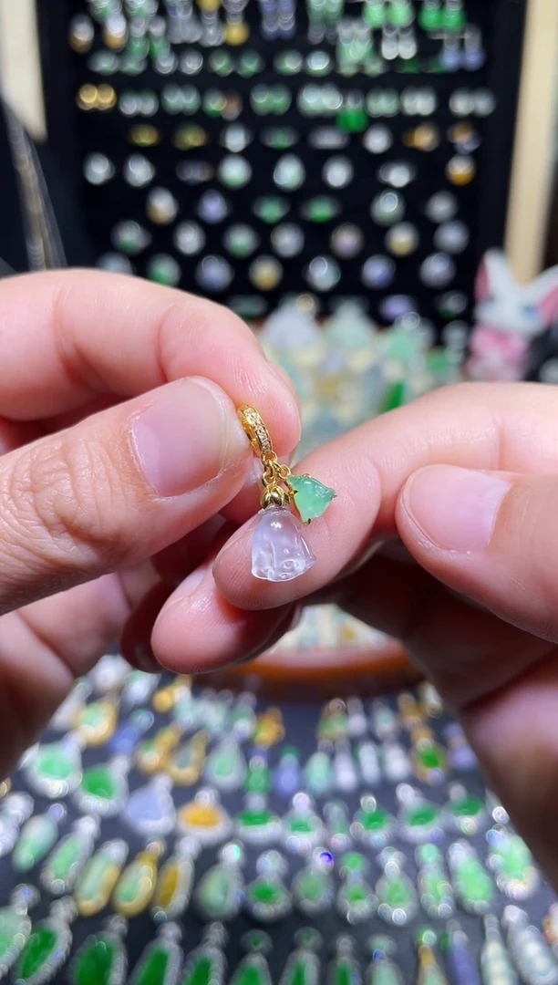 颈饰18K金镶嵌翡翠玻璃种双色莲蓬提溜