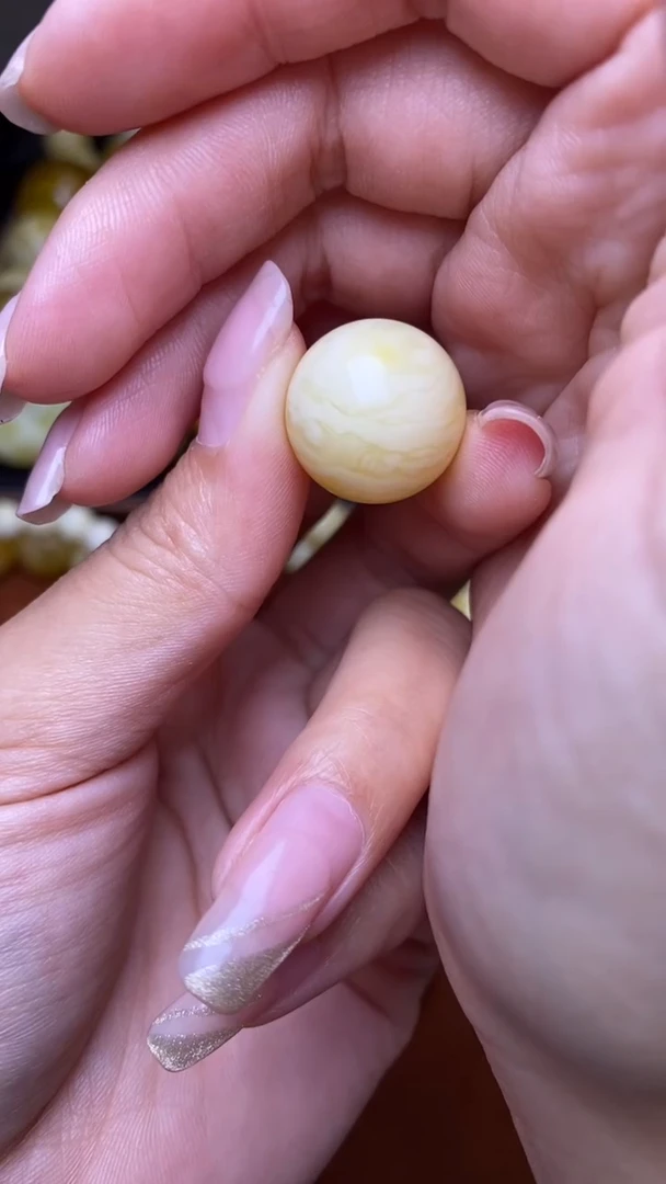 未镶嵌琥珀裸石葵. 30