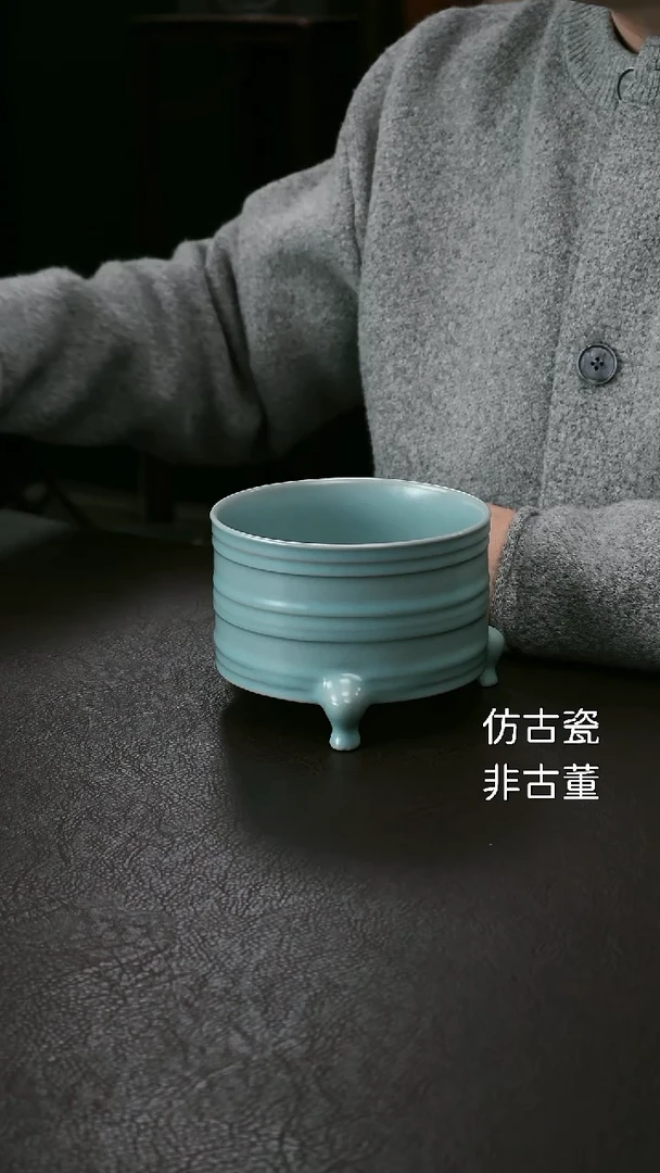 其他精品中号三足弦纹樽69