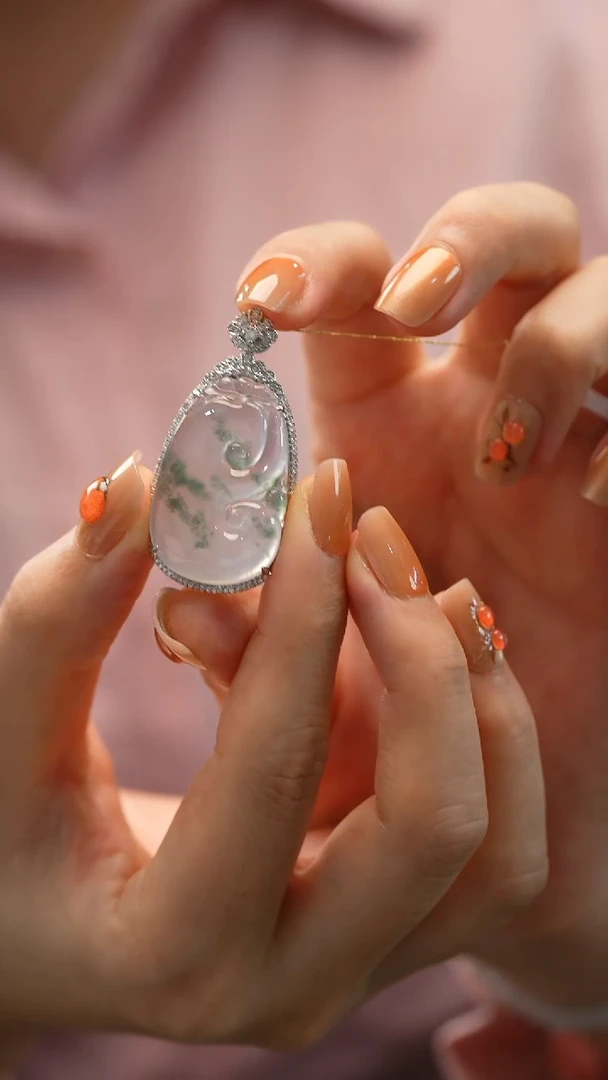 颈饰18K金镶嵌翡翠如意