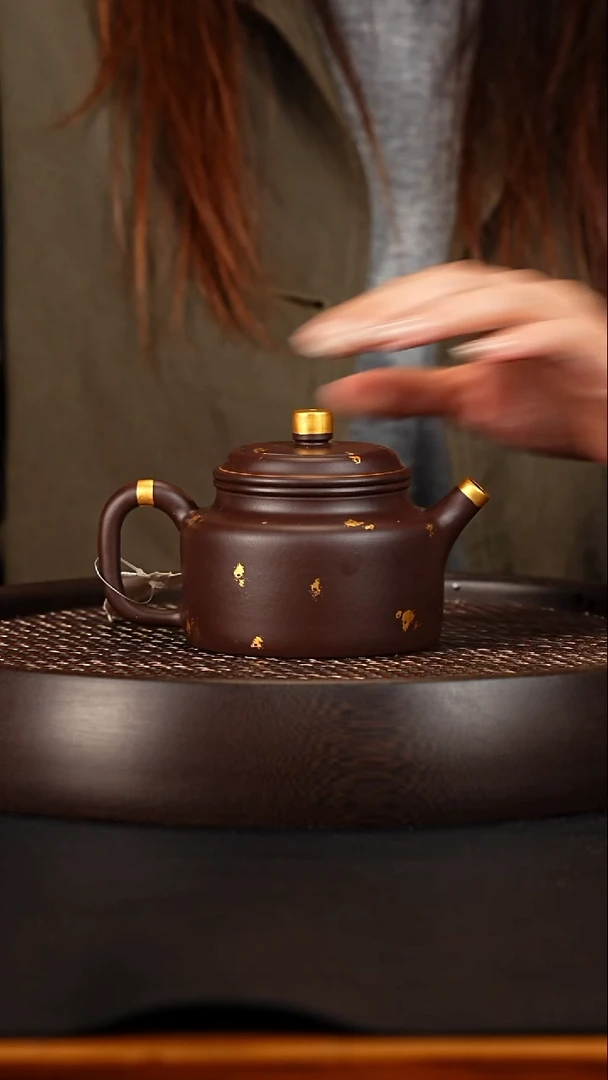 茶壶紫砂 宜兴紫砂壶紫茄泥洒金德中300cc