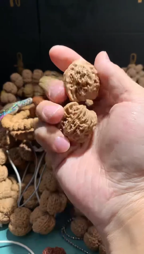 【闪购商品】文玩核桃吊坠6888888888三角白