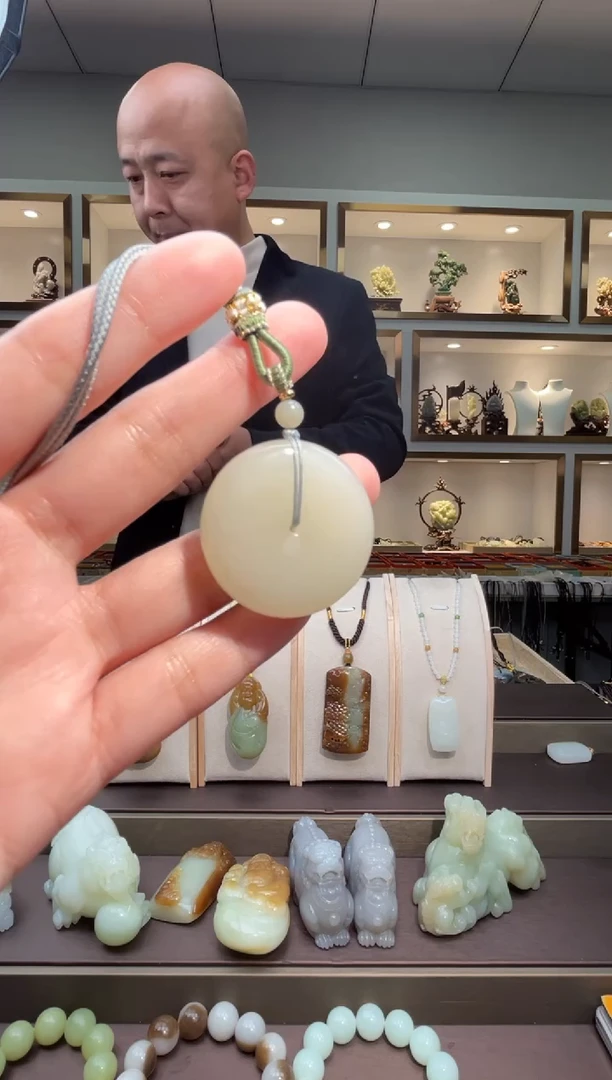 颈饰未镶嵌和田玉苏