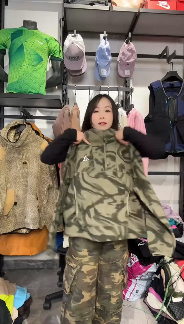 1279 编码 瑕疵款直播间过款为准 尺码   身高  160