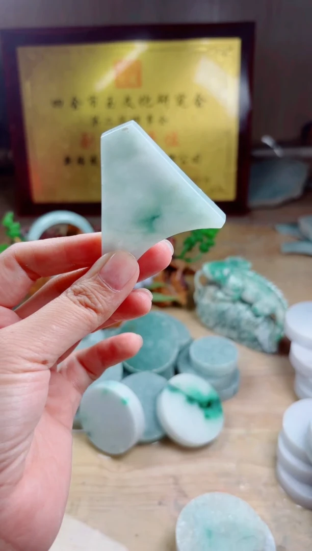 翡翠挂件未镶嵌A货曹璀350