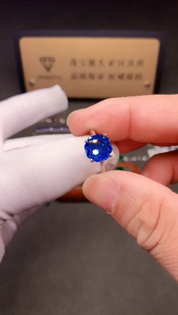 银S925镶嵌戒指托帕石······