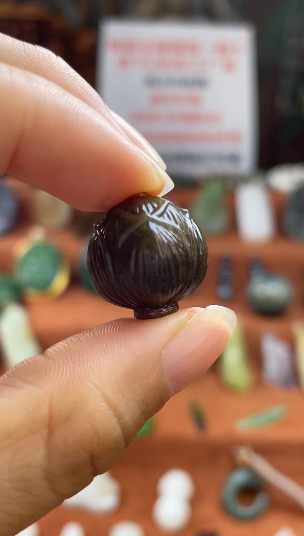 颈饰未镶嵌和田玉新疆且末红糖莲花单珠带证书