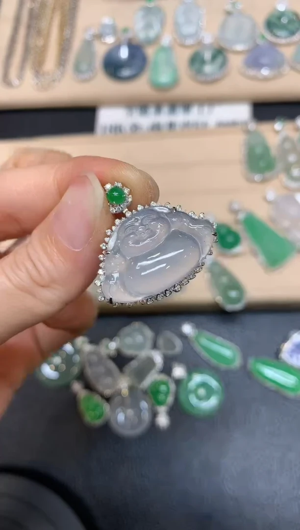 【闪购商品】翡翠颈饰18K金镶嵌佛公【无服务费】