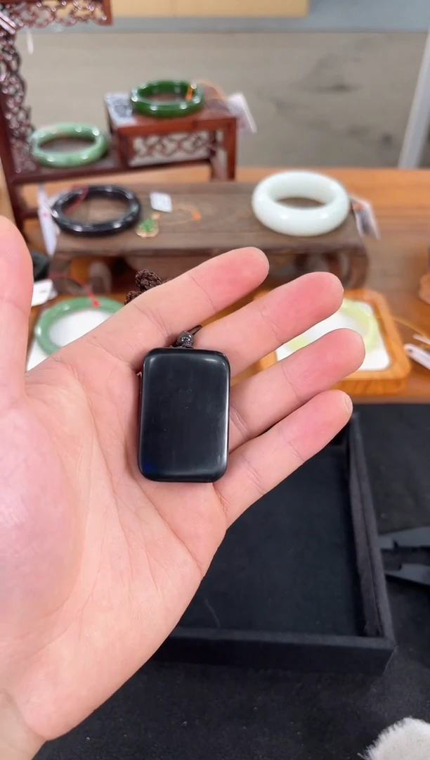 吊坠(不含链)未镶嵌和田玉若羌 毛毛矿 无事牌