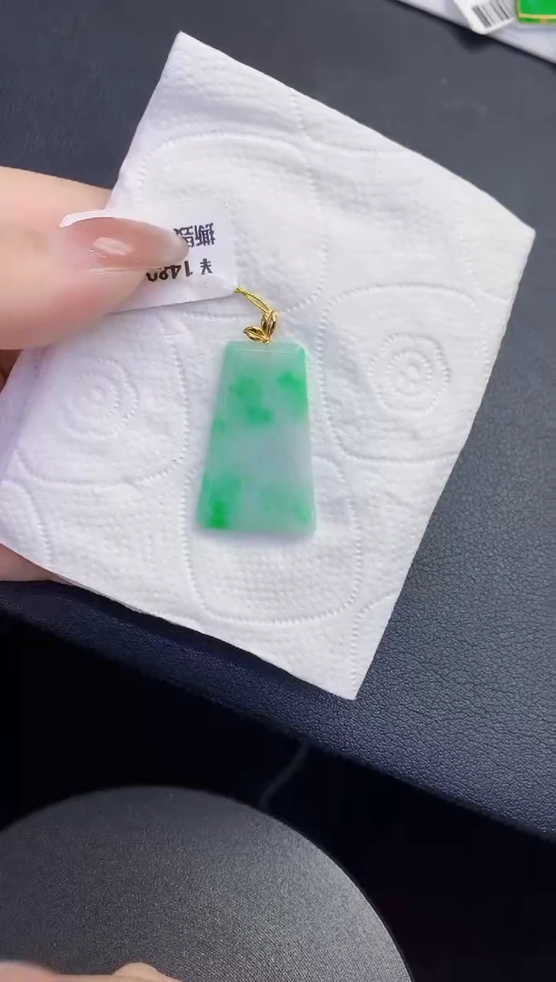 颈饰18K金镶嵌翡翠缅甸天然翡翠A货