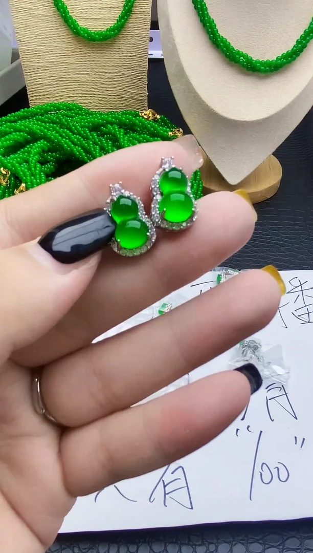 翡翠未镶嵌耳饰葫芦耳饰