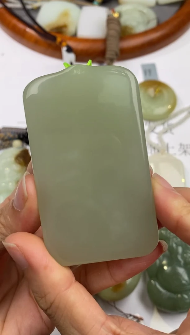 未镶嵌和田玉挂件307633      多人