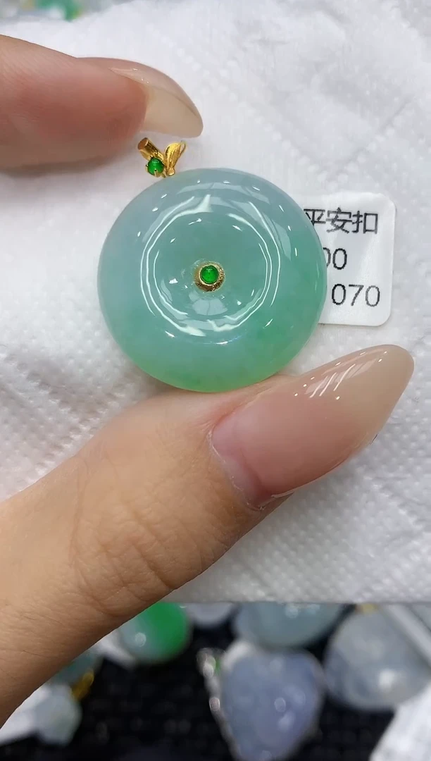 颈饰18K金镶嵌翡翠111111111111