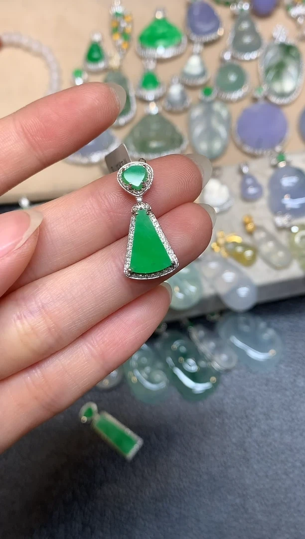 颈饰18K金镶嵌翡翠【24小时鉴赏期】无事牌【无服务费