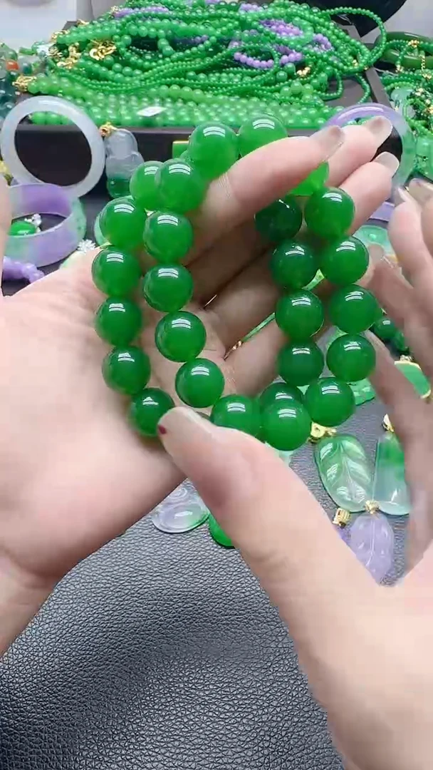 翡翠未镶嵌颈饰15mm冰绿手串
