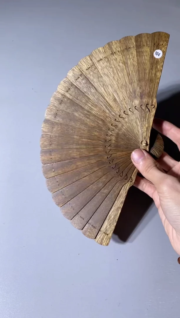 【闪购商品】金丝楠木雕104号15cm金丝楠木小叶桢楠扇子