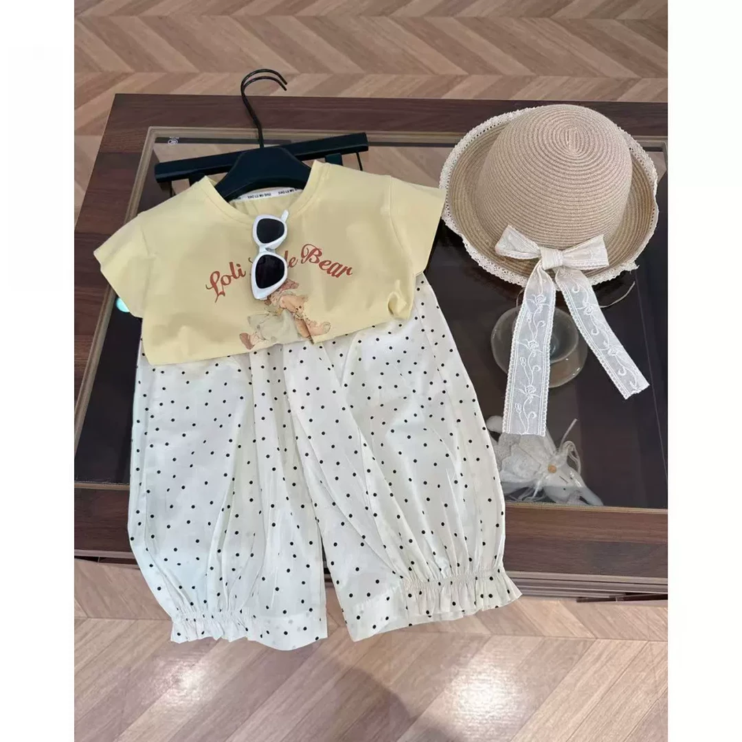 黄色小女孩上衣搭配波点休闲裤