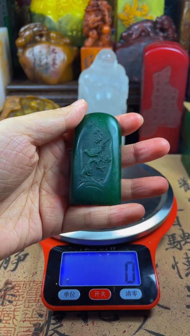 寿山石印石绝绿双面薄意雕随形章