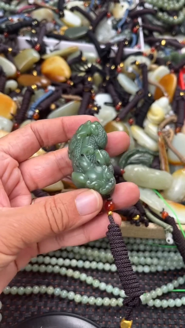 【闪购商品】和田玉颈饰未镶嵌多样性发货没有证书拍一发一有瑕