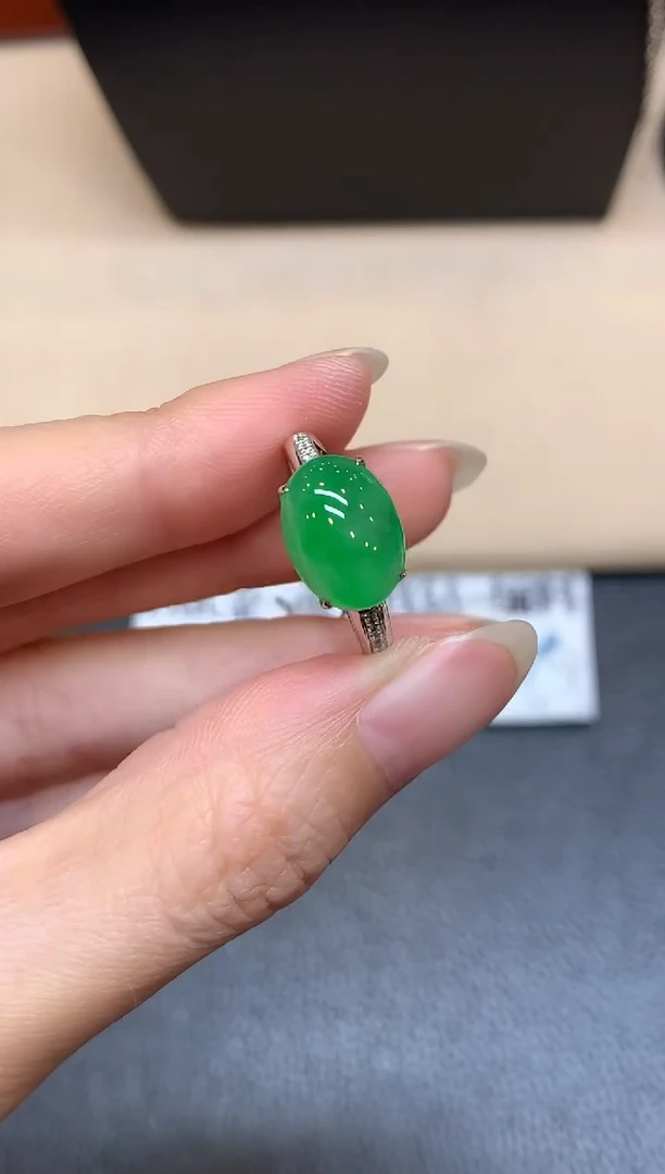 18K金镶嵌戒指翡翠蛋面【无服务费