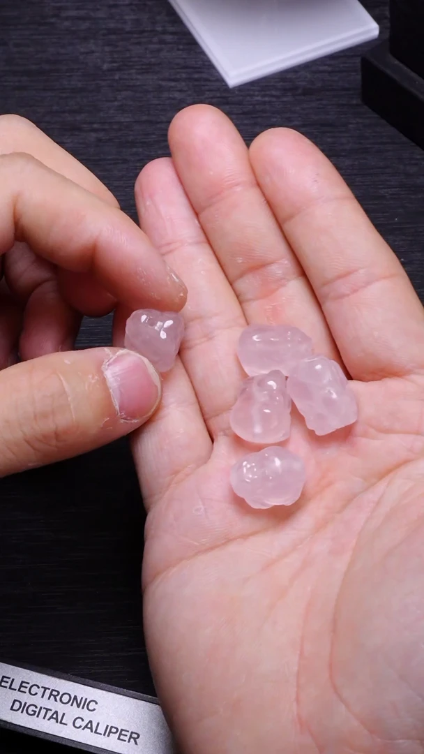 【闪购商品】水晶配件未镶嵌Q019粉晶貔貅雕刻件