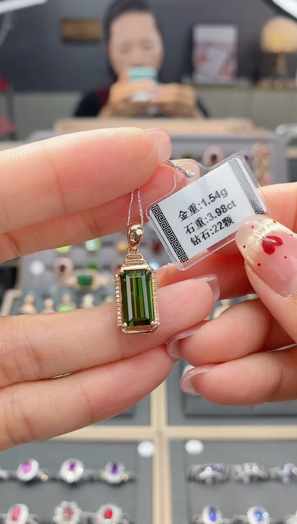 【闪购商品】碧玺颈饰18K金镶嵌3.98  