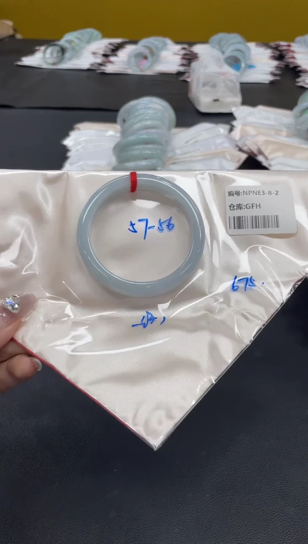 未镶嵌手镯翡翠翡翠手镯