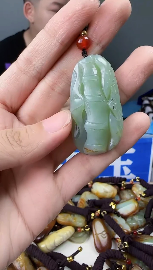和田玉未镶嵌颈饰1