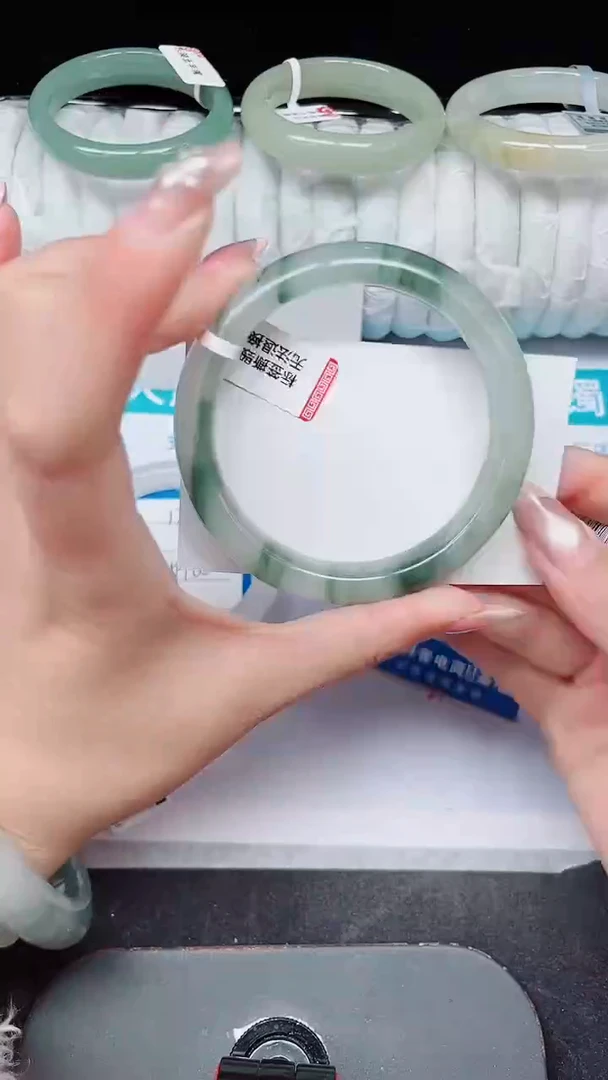 未镶嵌手镯石英质玉180-60/61