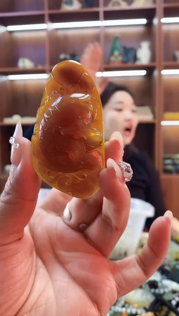 未镶嵌蛇纹石玉吊坠