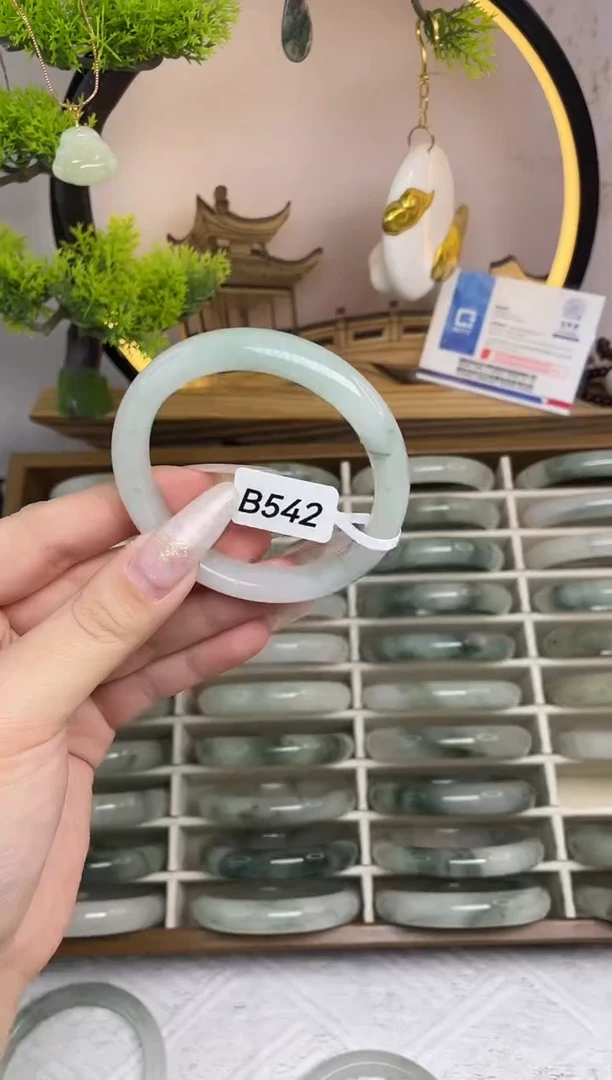 未镶嵌手镯石英质玉B542瑕