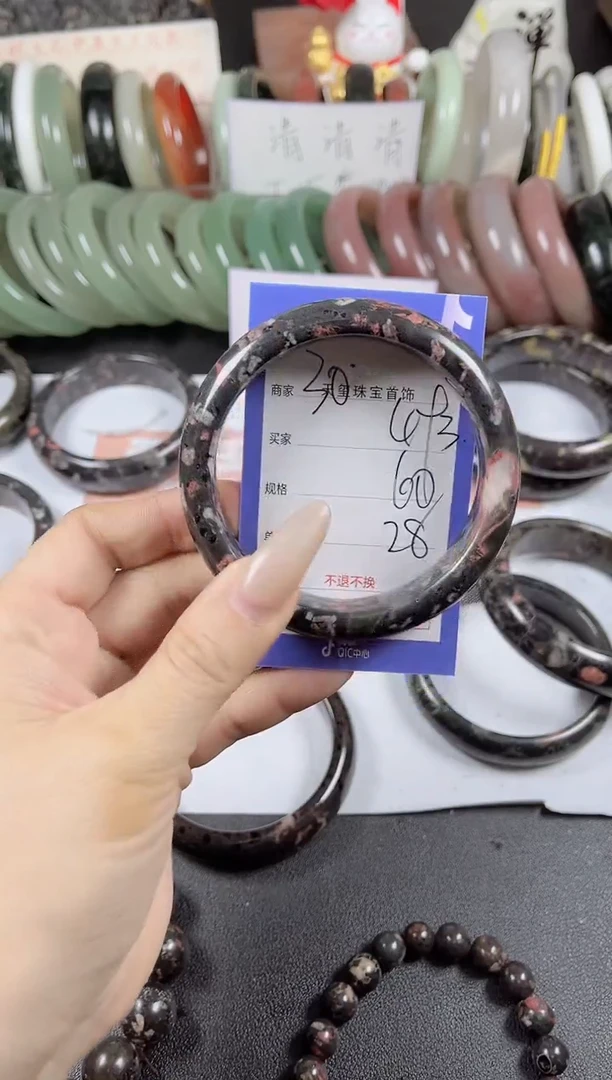 未镶嵌手镯石英质玉493