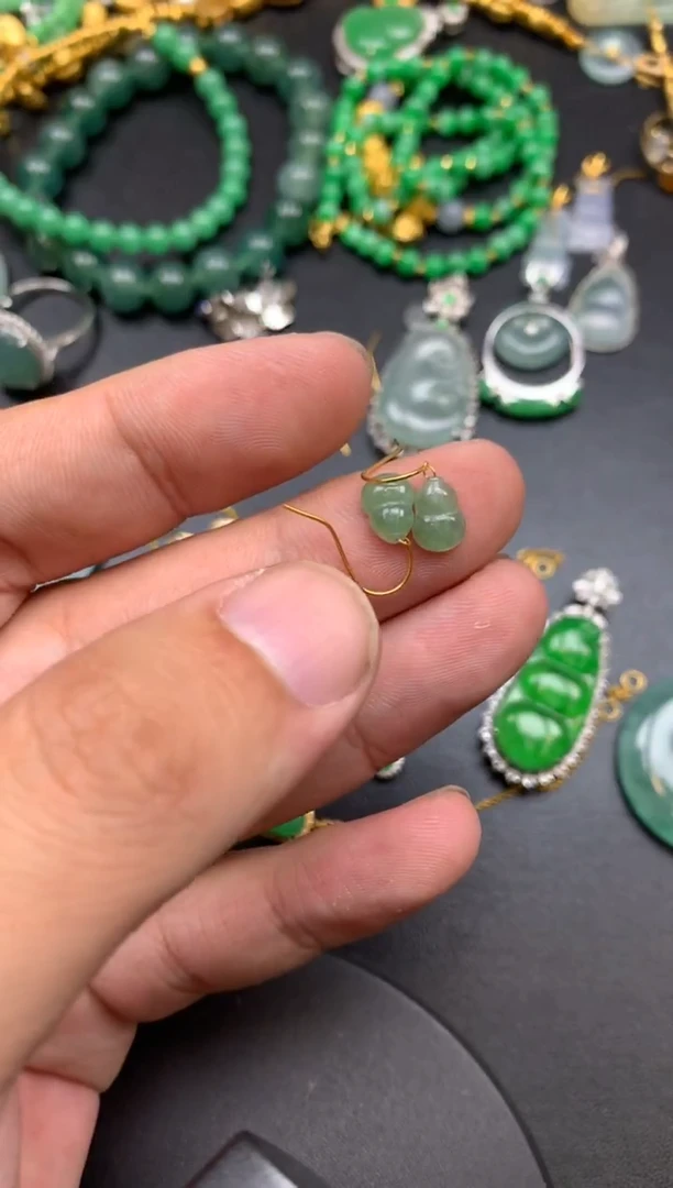 颈饰18K金镶嵌翡翠娜塑商品不退不换