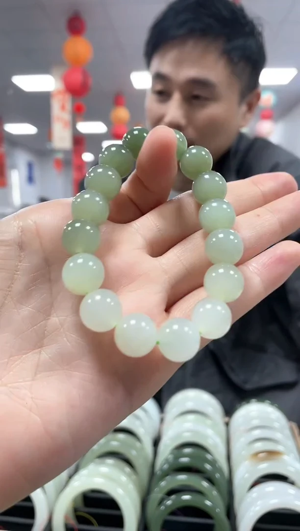 【闪购商品】和田玉手链未镶嵌湖水渐变卡12手串一条