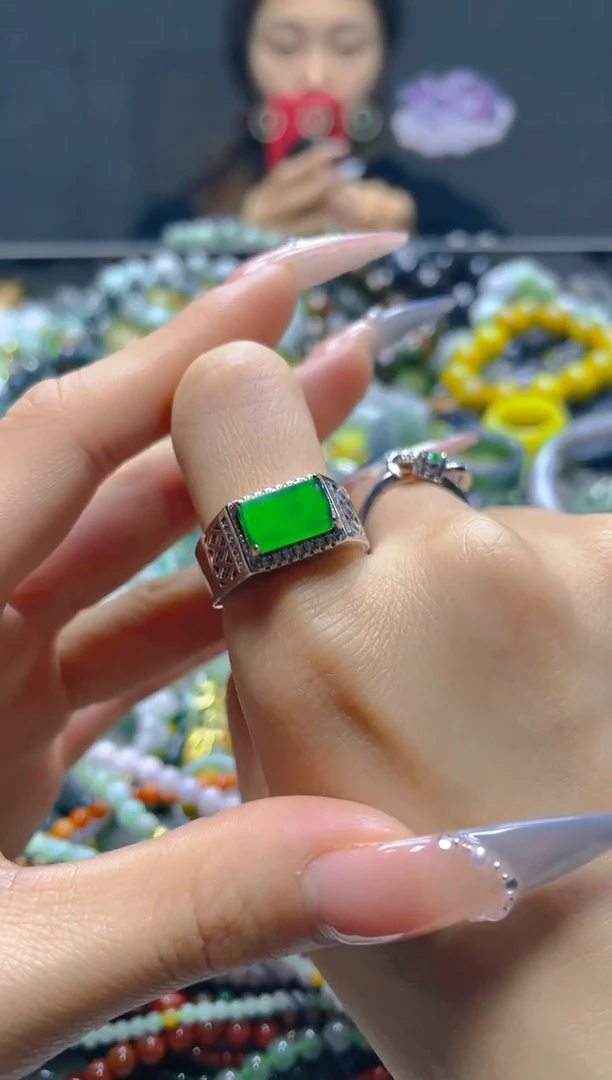 颈饰未镶嵌翡翠/F/翡翠A货，一件也是批发价