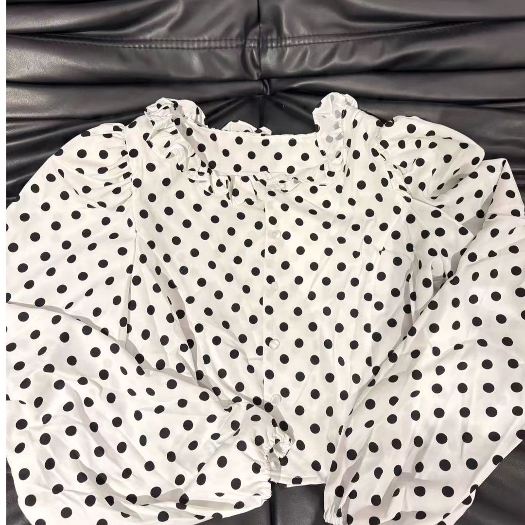 黑色点点花边衬衫