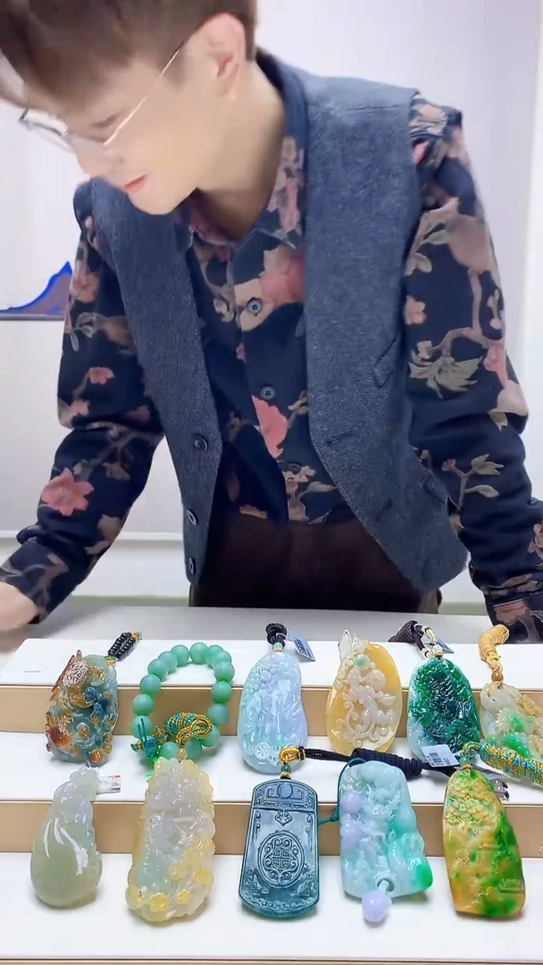 未镶嵌定制翡翠小**.5159DD-毛货挂件